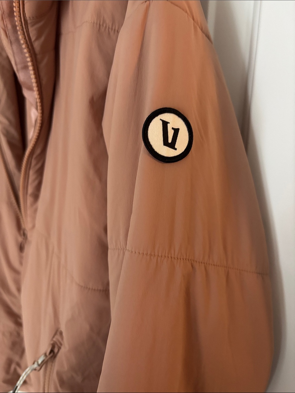 Vuori Canyon Insulated Jacket Rose Pink - Classic Zip Front - Picture 4 of 8